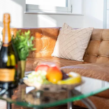 Duplex Penthouse - Centre - 2 Bedroom - Secure Parking - Terrace - Skyline Views *
